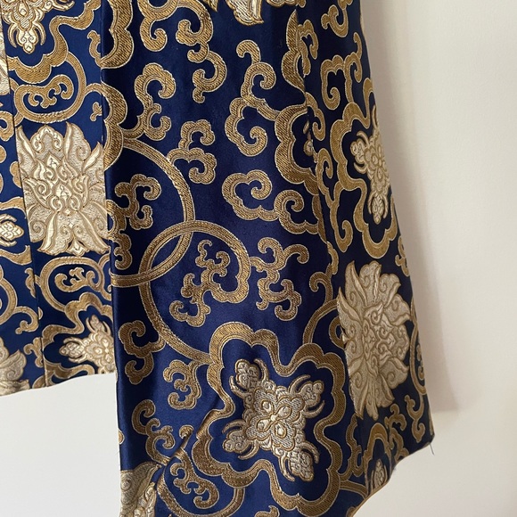 MANDARIN 100% SILK  ROYAL BLUE & GOLD THREAD HAND EMBROIDERED JACKET - Picture 6 of 13